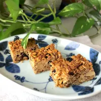 Snapdishの料理写真:グラノーラバー　Homemade Granola Bars|Abbeyさん