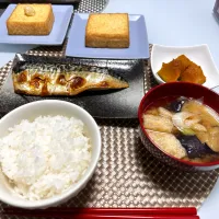 Snapdishの料理写真:焼きサバと厚揚げの茶色い定食|Mokamiさん