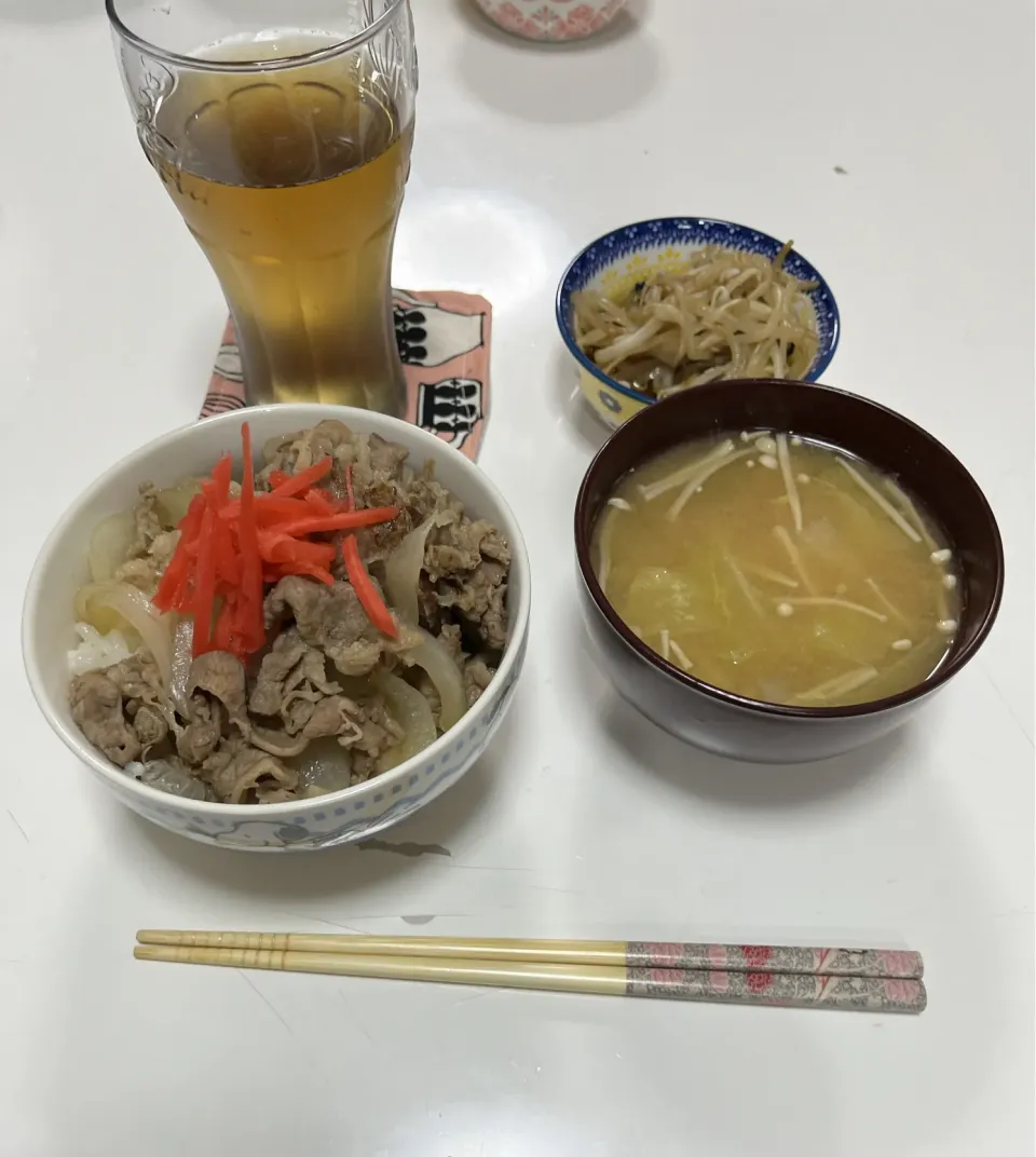 晩御飯☆牛丼☆もやしのナムル☆みそ汁（白菜・えのき）|Saharaさん