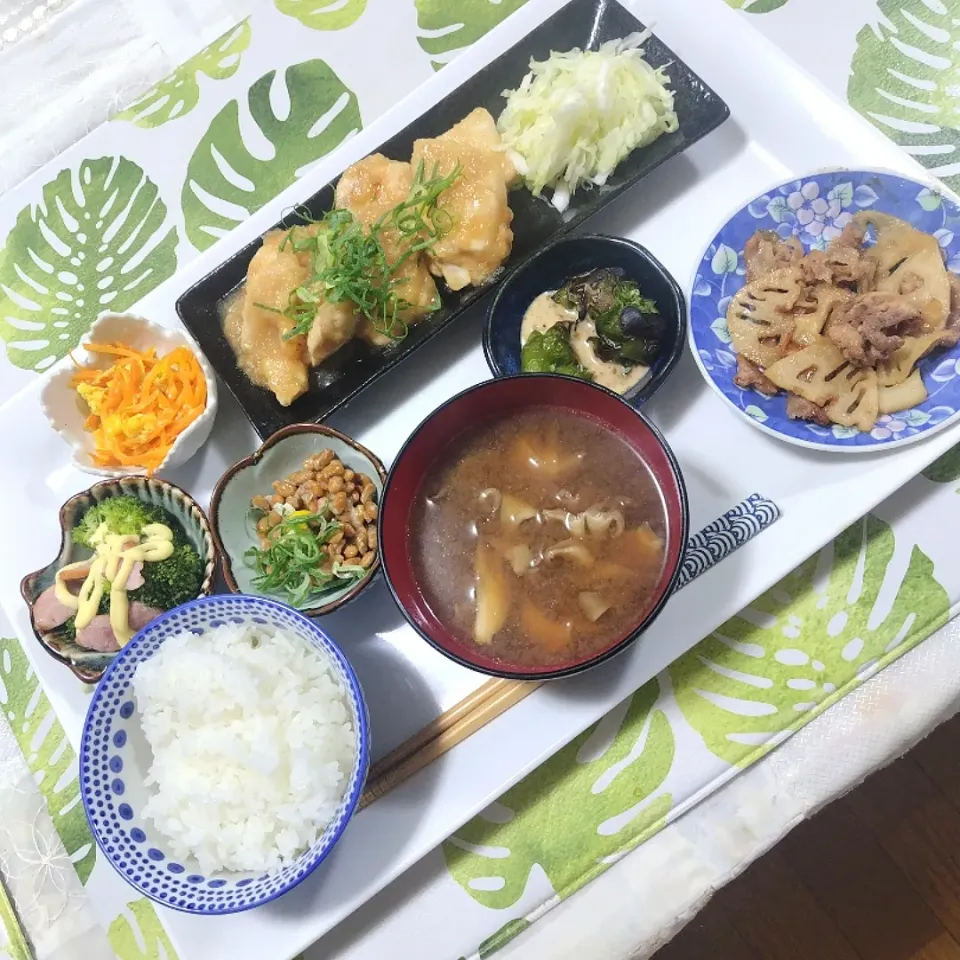 Snapdishの料理写真:胸肉のみぞれ煮定食です🍀|rikako♪。.:＊さん