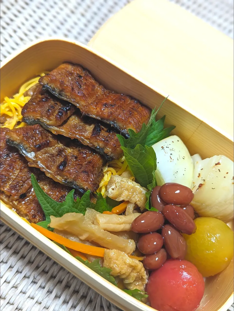 Snapdishの料理写真:うなぎの蒲焼き弁当|Tomokoさん