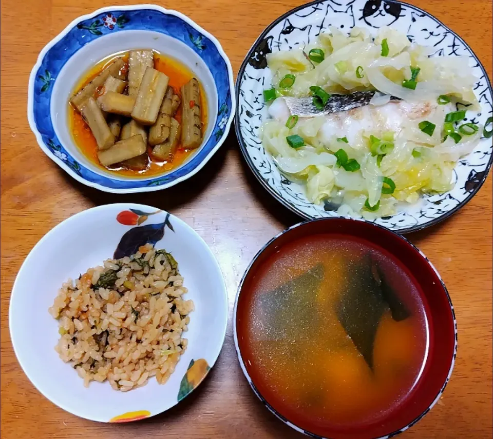 Snapdishの料理写真:2024 0730　小松菜と塩昆布の炊き込みご飯　鱈とキャベツの塩バター蒸し　夏ごぼうの中華風焼きびたし　豆腐とわかめのお味噌汁|いもこ。さん