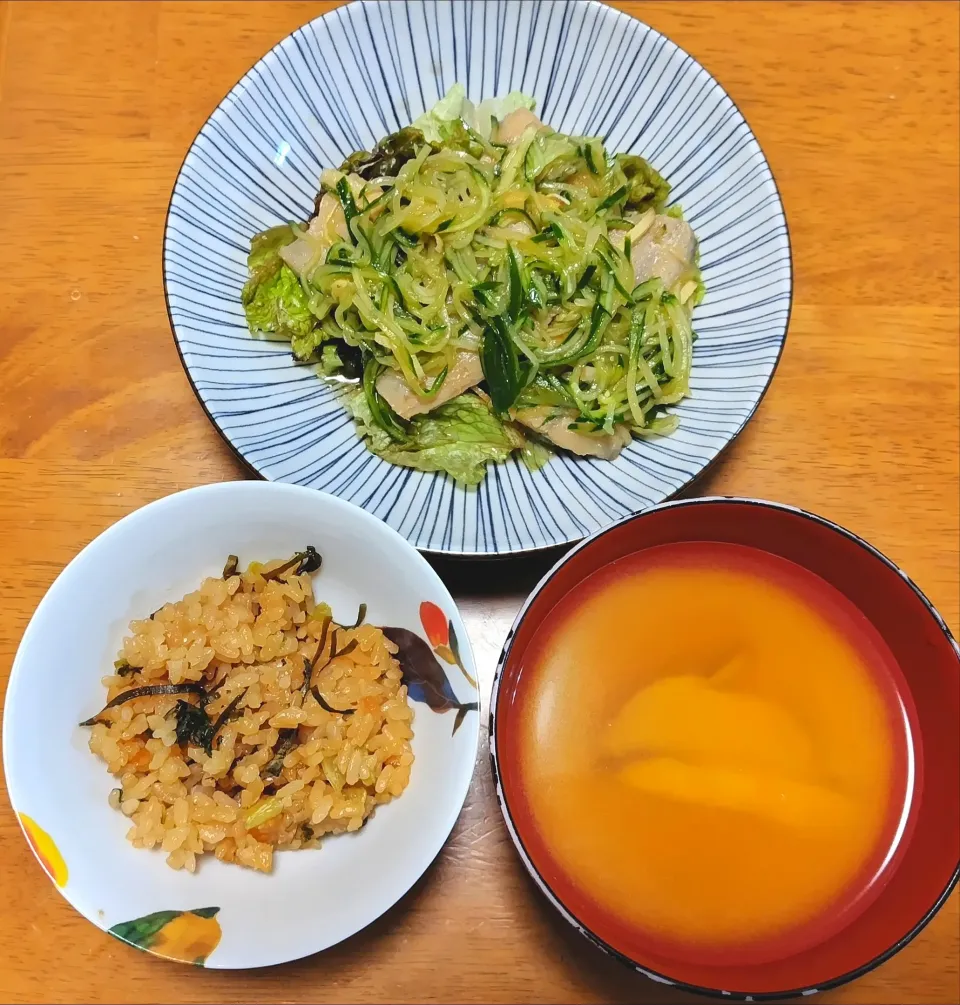 2024 0728　小松菜と塩昆布の炊き込みご飯　さわらときゅうりのしょうが南蛮漬け　さつまいもとわかめのお味噌汁|いもこ。さん