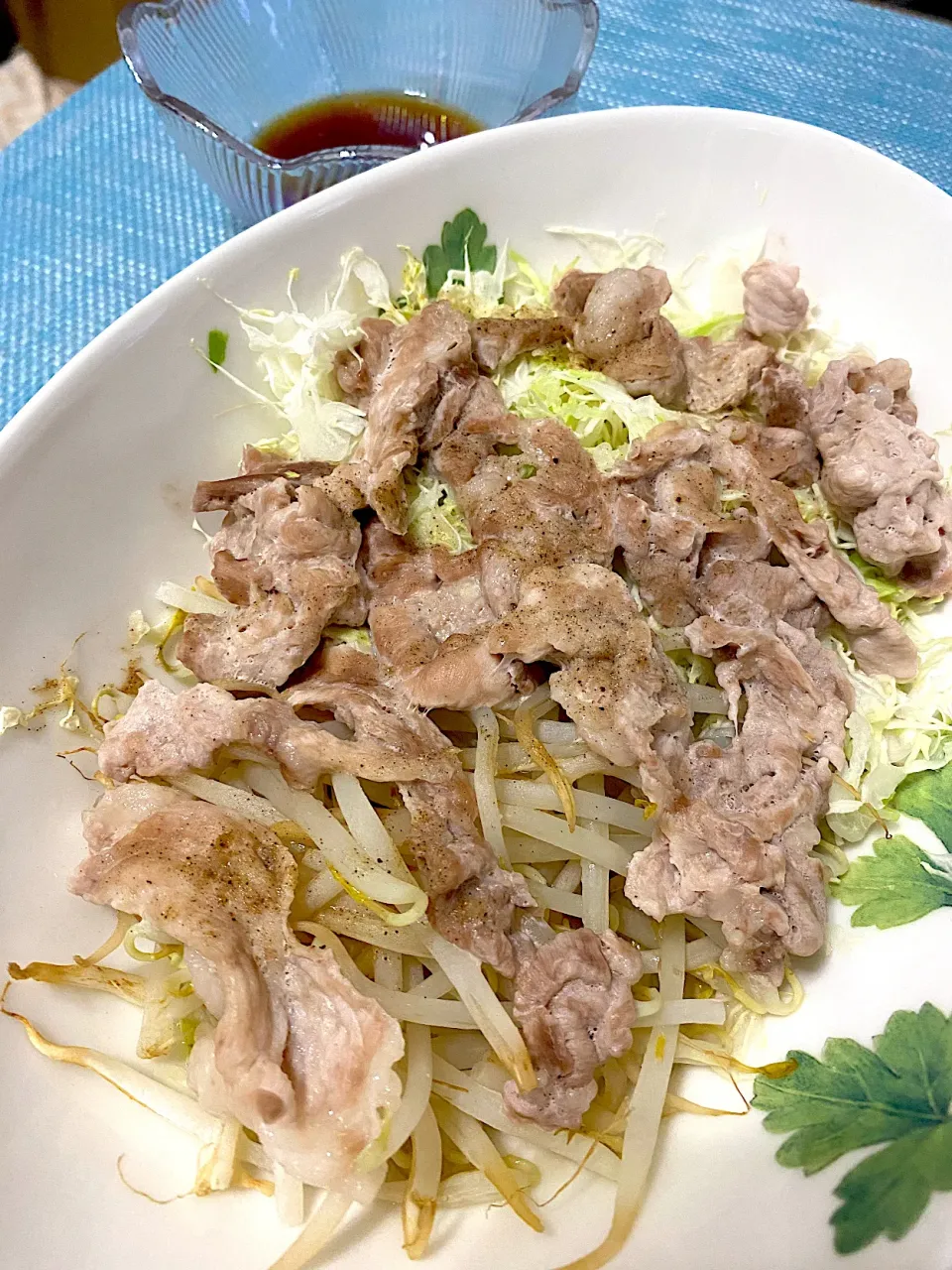 Snapdishの料理写真:豚キャベツもやし蒸し　ゆずぽん風味|単身赴任のっちさん