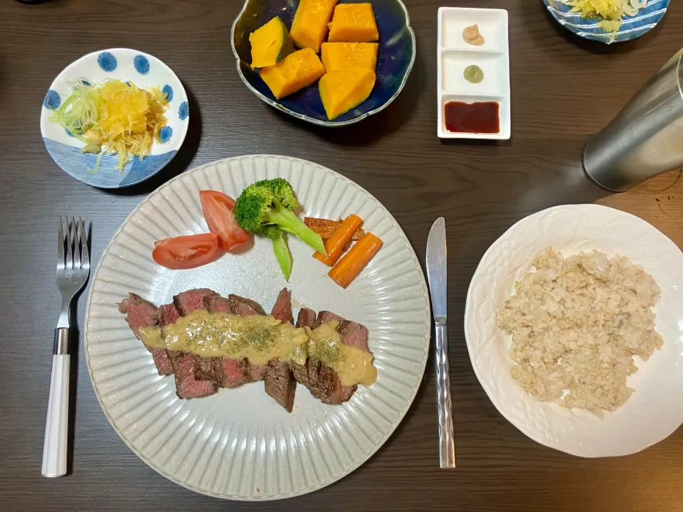 ⚫︎フィレステーキ(ミディアム)生クリームを使ったニンニクソースかけ、つけ合わせに蒸し焼き野菜とトマト
⚫︎蒸しかぼちゃ
⚫︎蒸しそうめんかぼちゃ 麺つゆとワサビで
⚫︎50%玄米ライス
⚫︎ビール|tatsuponさん