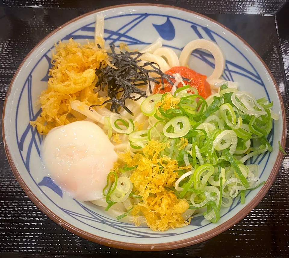 丸亀製麺 明太釜玉うどん|すくらんぶるえっぐさん