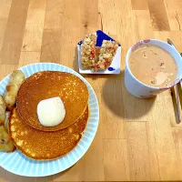 Snapdishの料理写真:焼きバナナと米粉のヨーグルト風味パンケーキ|オリーブさん