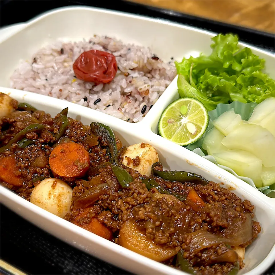 鶏ミンチとジャガイモの甜麺醤炒め、嬉しい、うずら卵入り！|くまちゃんさん