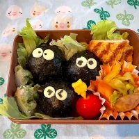 Snapdishの料理写真:まっくろくろすけ弁当