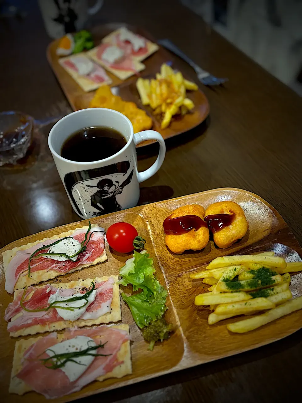 チキンナゲット　フレンチフライ　生ハム　クリームチーズ　ソルトクラッカー　ミニトマト　コーヒー|ch＊K*∀o(^^*)♪さん