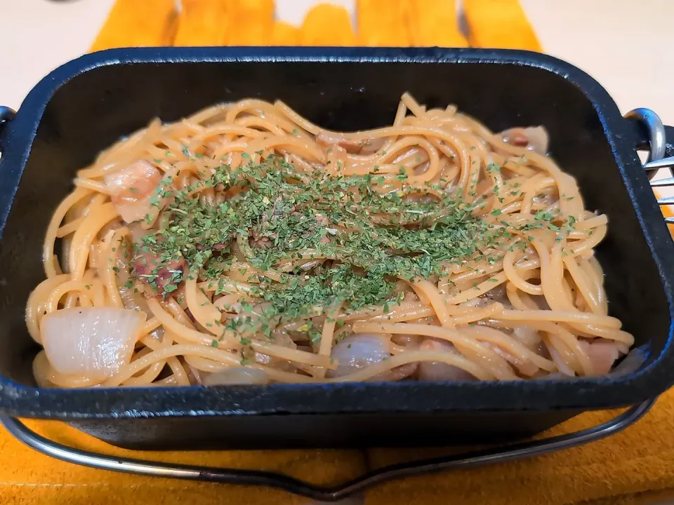 ダッチオーブンで作るキャンプ飯|でんきタイプさん