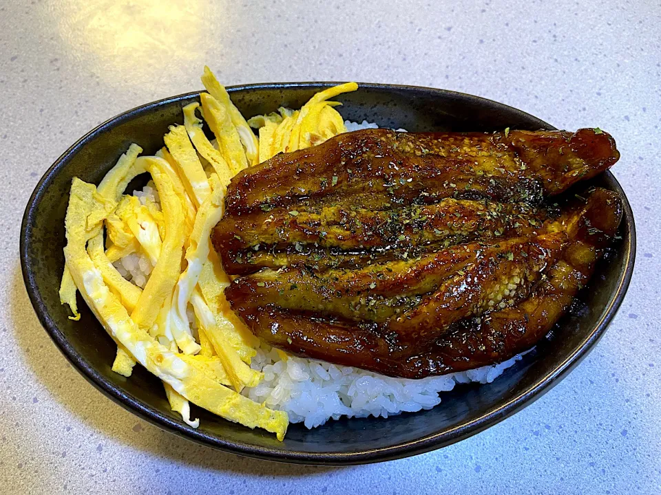 茄子の鰻蒲焼き風どんぶり|依神姉妹の節約ずぼらレシピちゃんねるさん