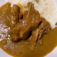 Snapdishの料理写真:JK娘が作ったスペアリブカレー

3時間～4時間スペアリブを煮込み
作ったカレー|ごますりさん