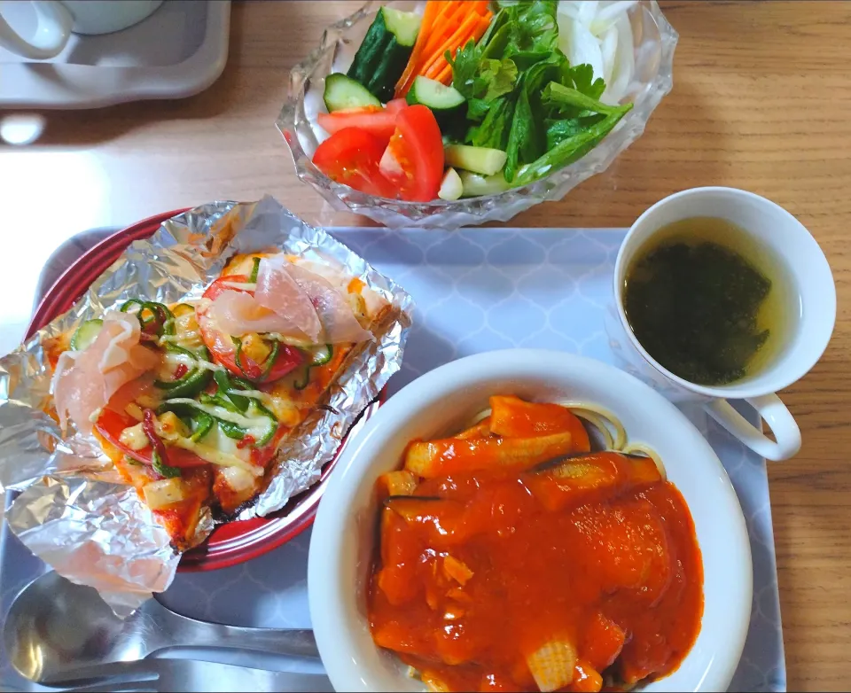 茄子とエリンギのトマトパスタ
サラダ
生ハムピザ|さゆさん