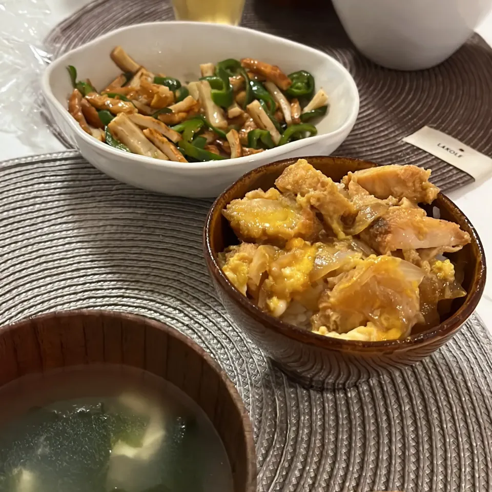 カツ丼、ピーマンちくわ、わかめスープ|もぐ子〜痩せたいさん