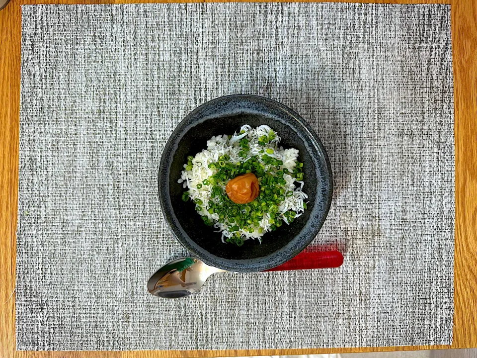 ミニ梅しらす丼|はるかさん