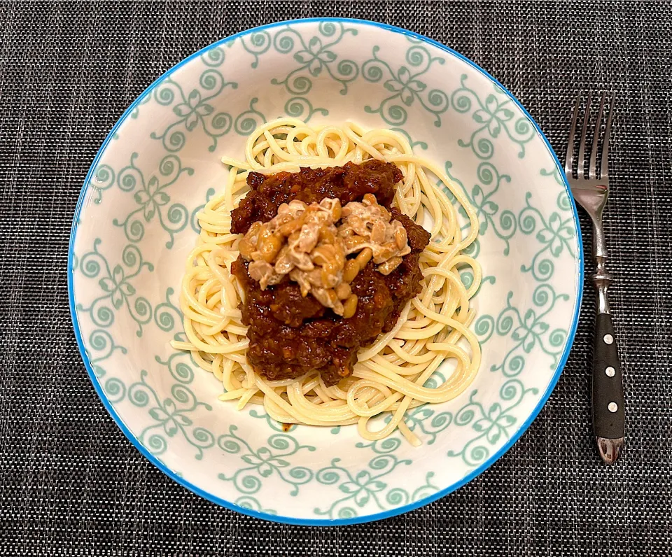 Snapdishの料理写真:阿佐ヶ谷　ミート屋　オマージュ　納豆パスタ🍝|BUBUさん