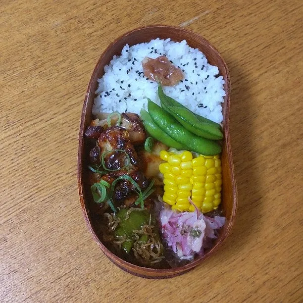 8月1日お弁当
鶏の塩ダレ炒め
万願寺とうがらしとじゃこ炒め
紫玉ねぎとツナのマリネ
とうもろこし
枝豆|シロクマさん