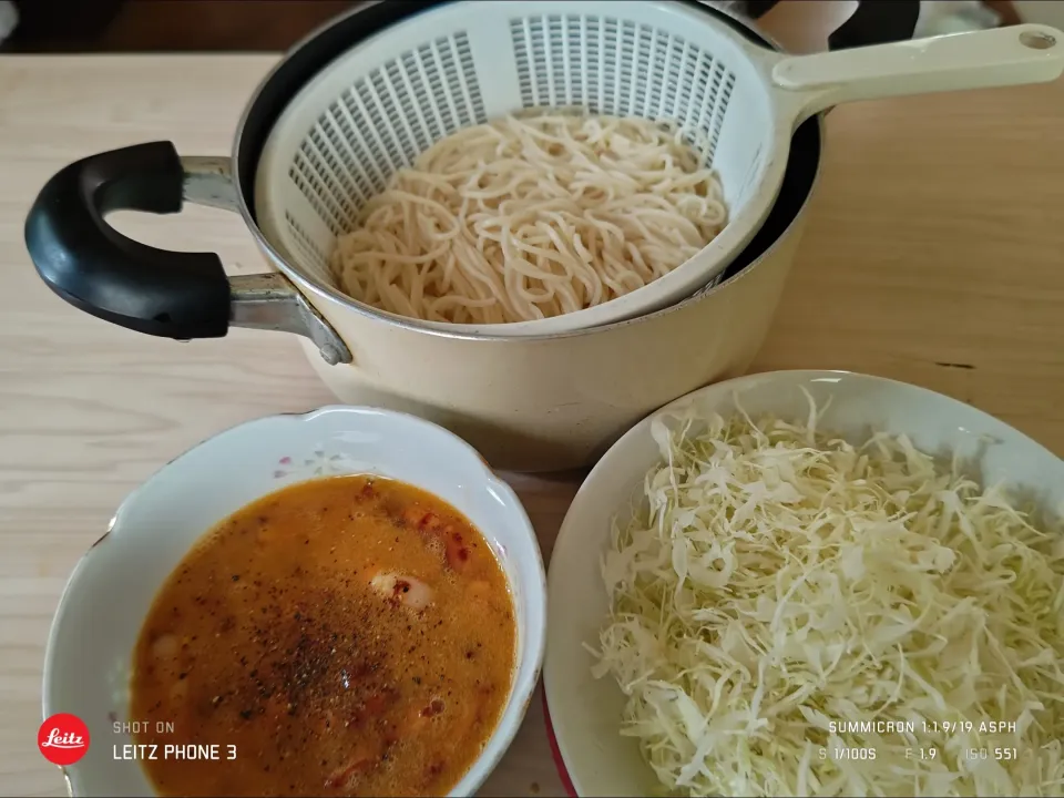 2024/08/01の食事メニューは、カルボナーラ風付けタレを冷麦で
・カルボナーラ風ソース（卵２個＋カットブロックベーコン＋チューブおろしニンニク＋料理の為の清酒）|Tarou  Masayukiさん