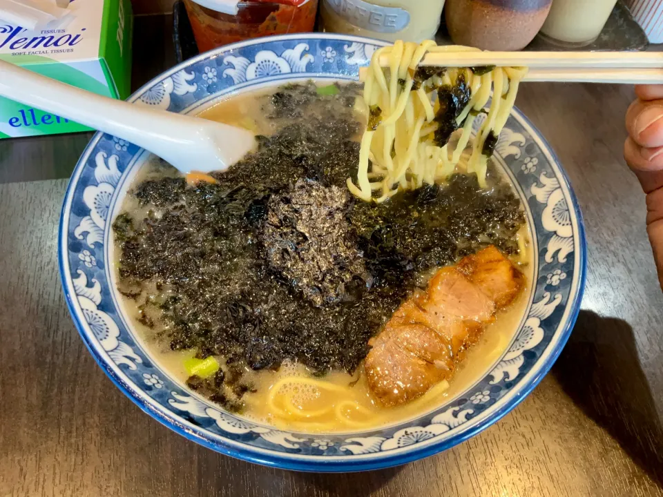 Snapdishの料理写真:ここに来たらこれ！岩海苔ラーメン|Takeshi  Nagakiさん