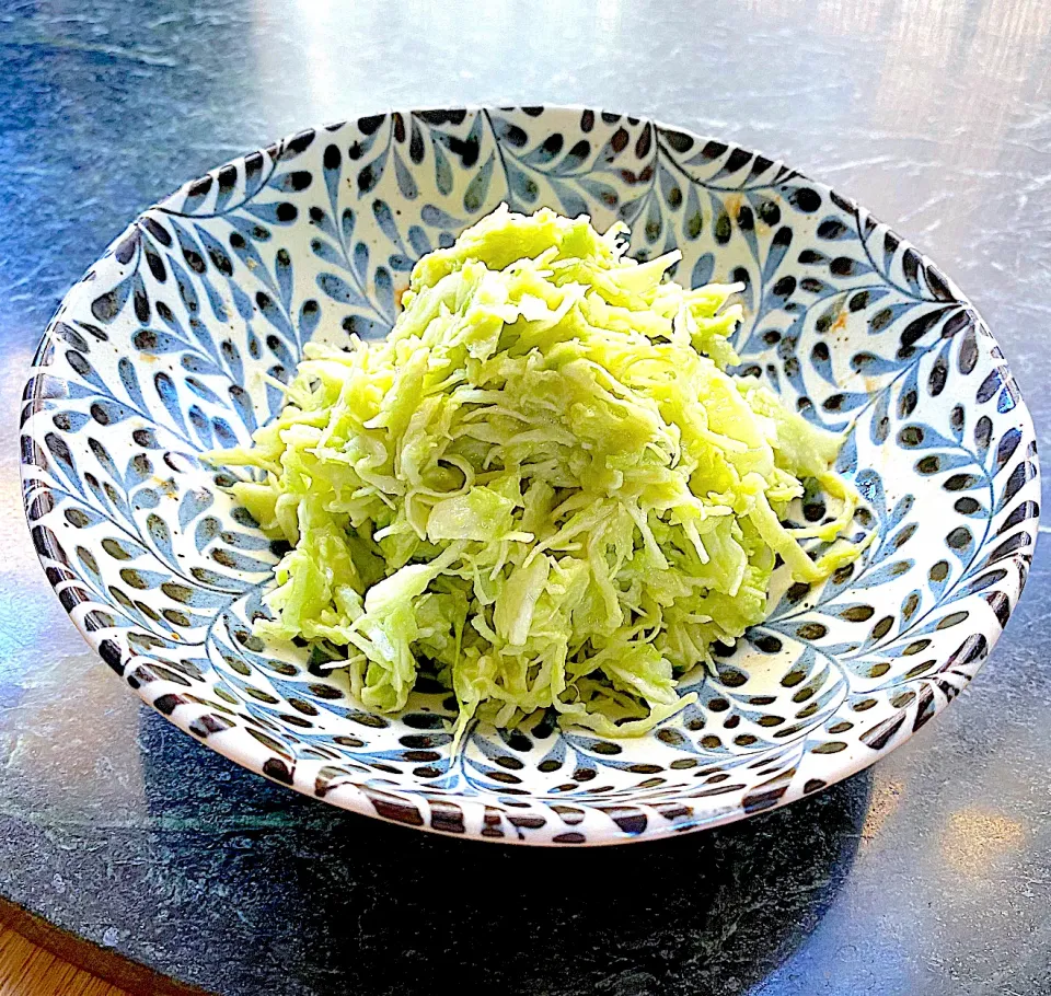 Snapdishの料理写真:マヨネーズ使わんよ　梅酢でアボカドコールスロー🥑|shikaさん