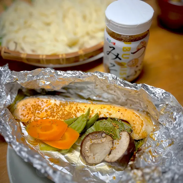 Snapdishの料理・レシピ写真:鮭のホイル焼きちゃんちゃん焼き風｜いろいろ進化してます〜今どきのちゃんちゃん焼き♪