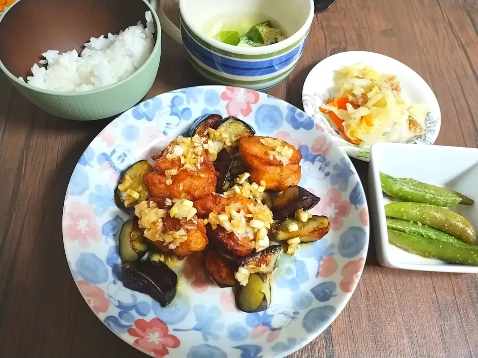 Snapdishの料理写真:ナスの油淋鶏
チンゲン菜と卵のスープ
野菜蒸し
スナップえんどうの胡麻和え|尚さん