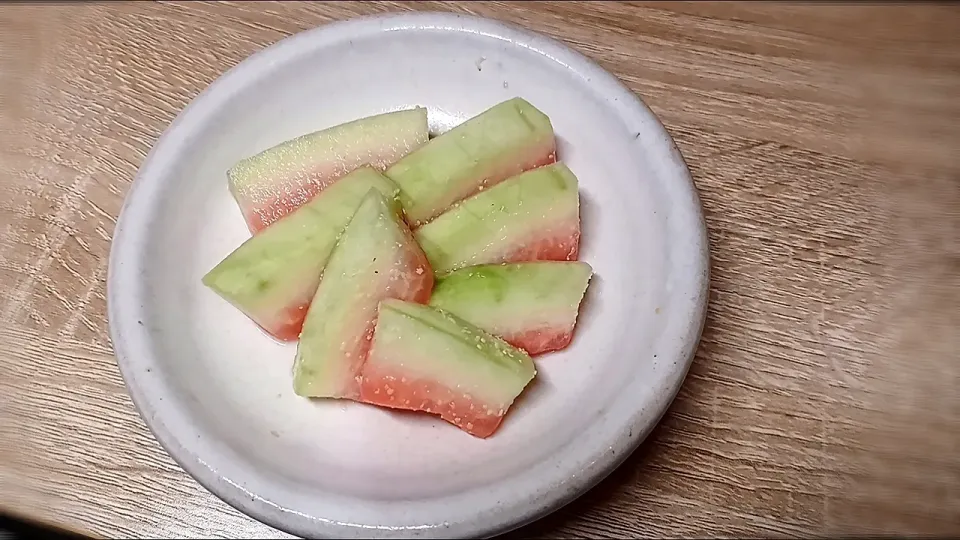 スイカの皮のお漬物🍉|ティガさん