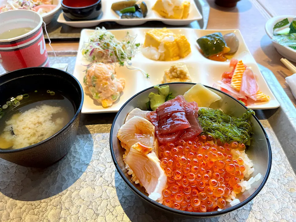 ホテルの朝食バイキング　海鮮丼|Hiro Yanさん