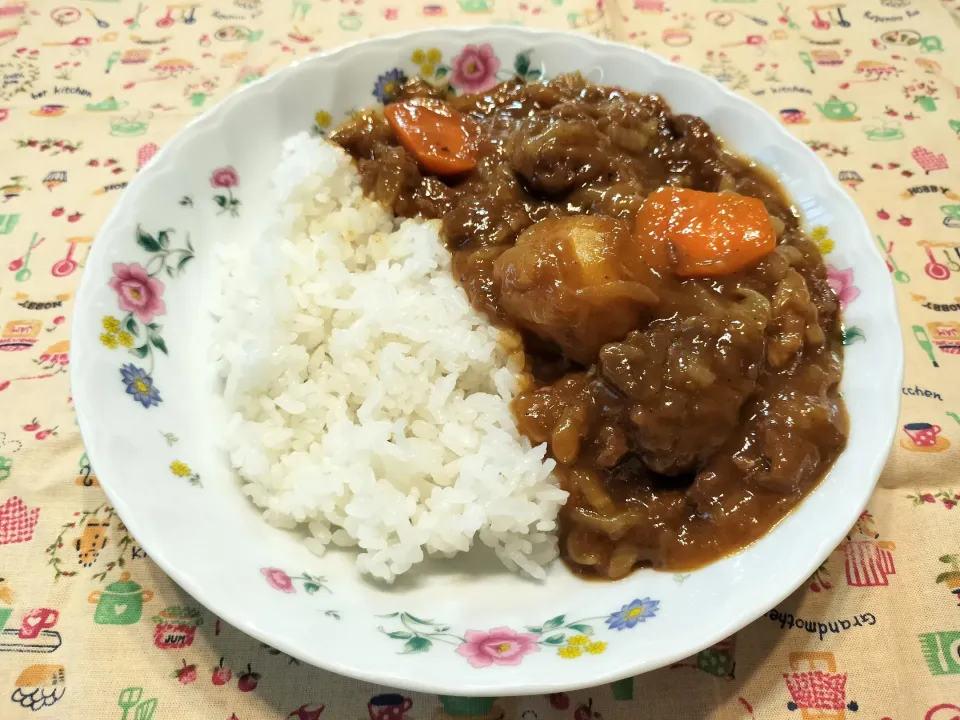 🍛ごろっと大きめ野菜のトロ〜り牛すじカレー🐮|みよぱさん