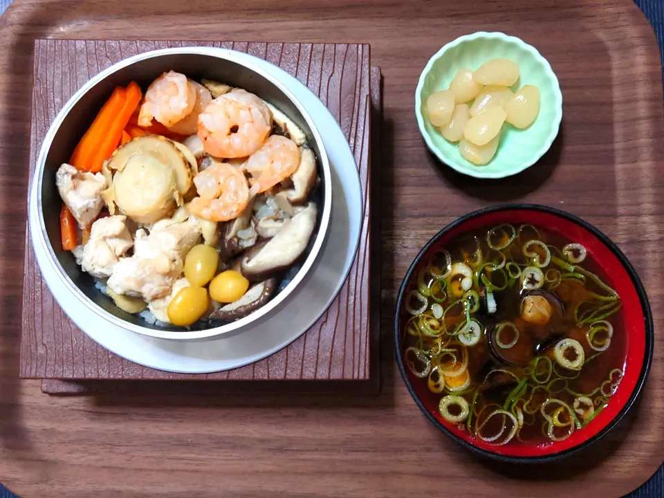 今日の朝ごはん（鳥五目釜飯に赤だしのしじみ汁、らっきょう漬）|Mars＠釜飯作り研究中さん