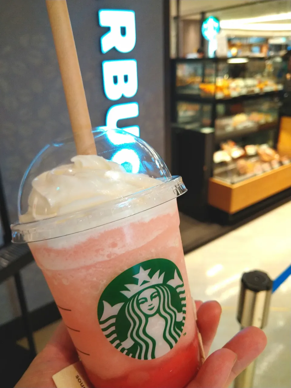 Snapdishの料理写真:スタバのピーチフラペチーノ|うたかた。さん