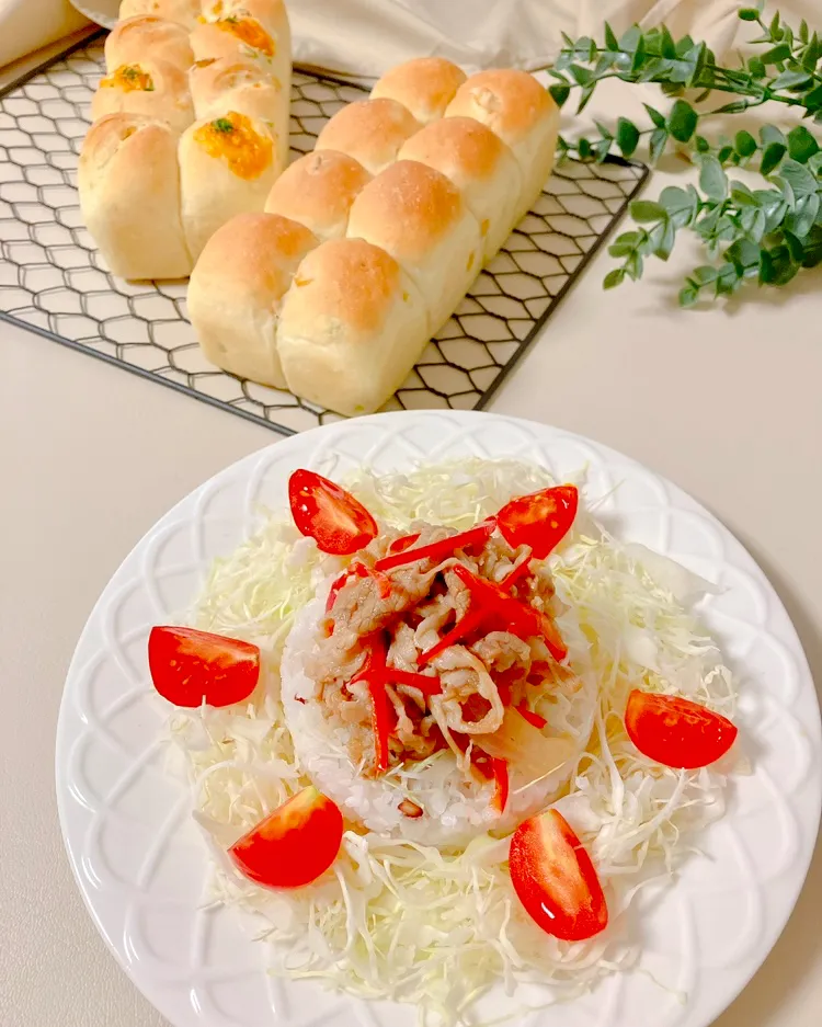 Snapdishの料理写真:枝豆とコーンのちぎり食パン〜サラダ添え|mai＊さん