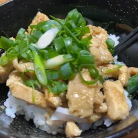 かしわバター焼き丼|まりりんさん