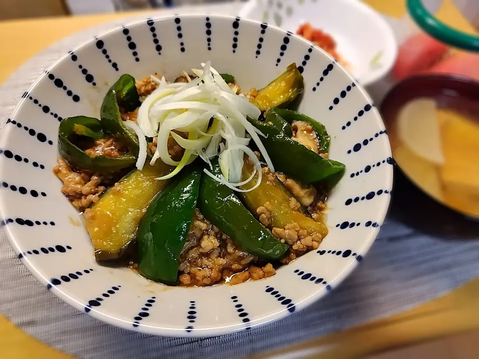 茄子とピーマンの味噌挽肉丼|Yoppy.さん