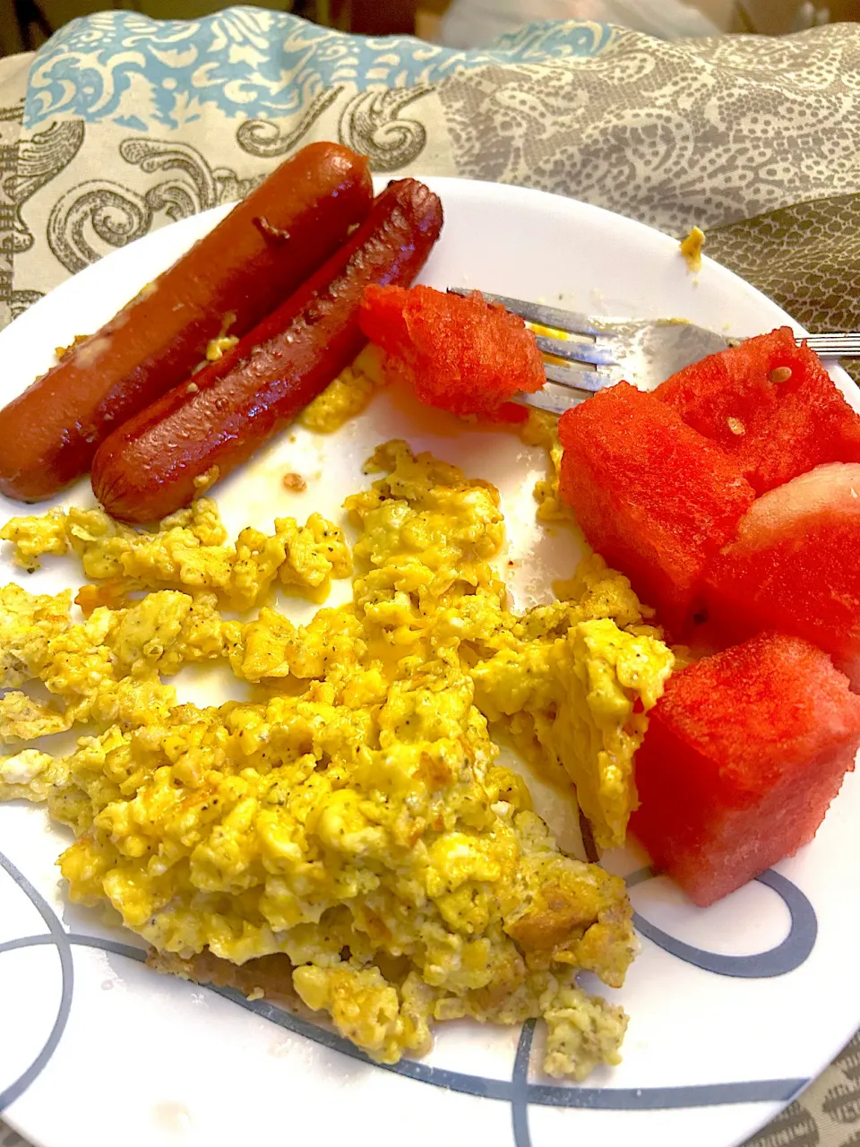 Sausage and cheese eggs with watermelon|Kareem Boogieさん