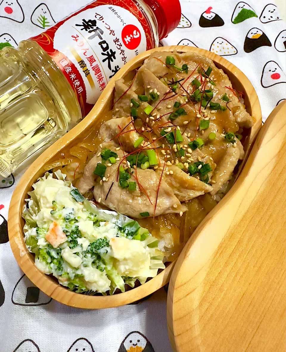 Snapdishの料理写真:新味料で豚の生姜焼き弁当🍱|ひろりんさん