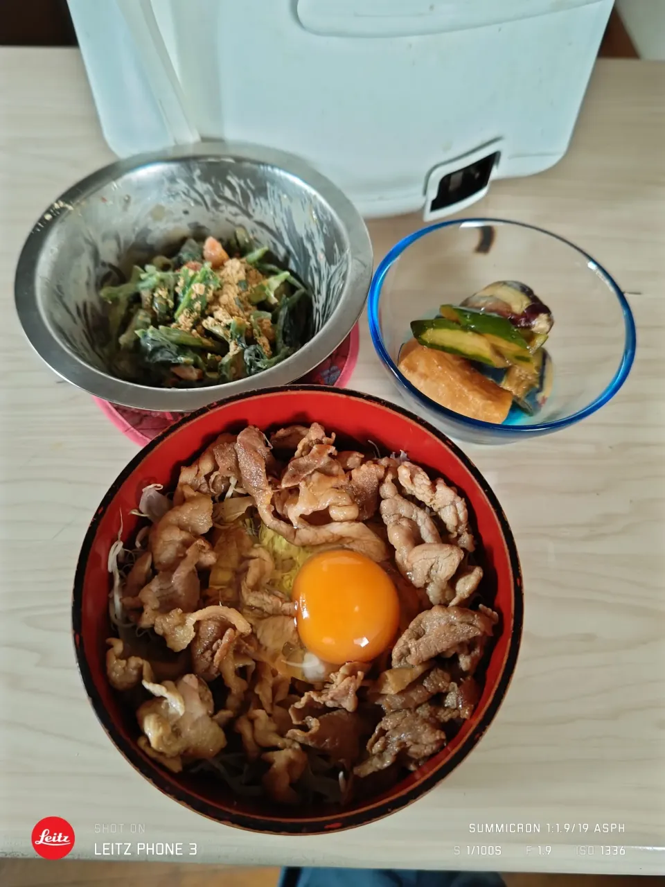 2024/08/03の食事メニュー
・豚丼（豚こま肉＋千切りキャベツ＋さらさらキャノラー油＋市販のすき焼きタレ＋料理の為の清酒＋水）
・ほうれん草と人参とオクラのピーナッツバター和え（左記野菜＋市販のピーナッツバター＋トッピングできな粉）
・自家製野菜ピクルス3日目（茄子＋胡瓜＋大根＋ピクルス液）|Tarou  Masayukiさん