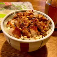 Snapdishの料理写真:キャベツたっぷり焼き鳥丼🍚🥢|sato*さん