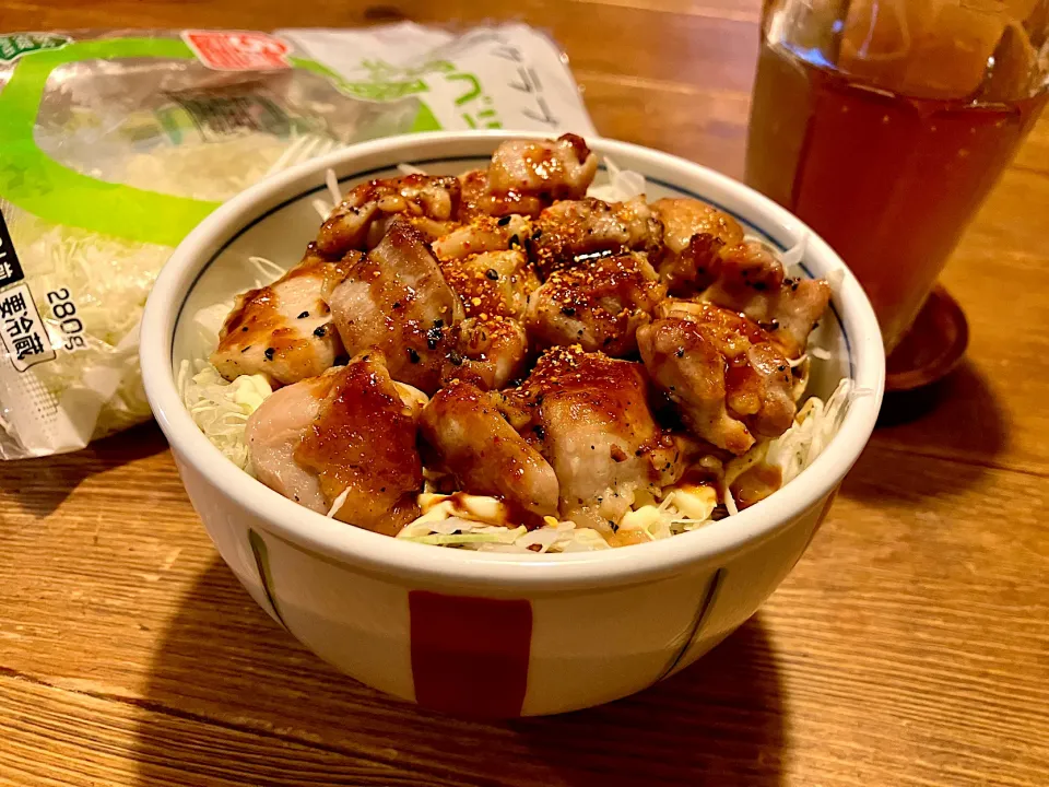 Snapdishの料理写真:キャベツたっぷり焼き鳥丼🍚🥢|sato*さん