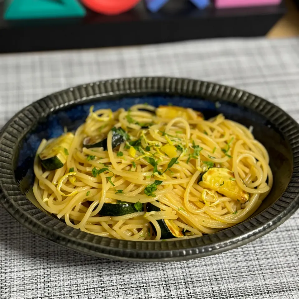 ズッキーニ レモン コラトゥーラのパスタ🍋|OLの気ままご飯🍽さん