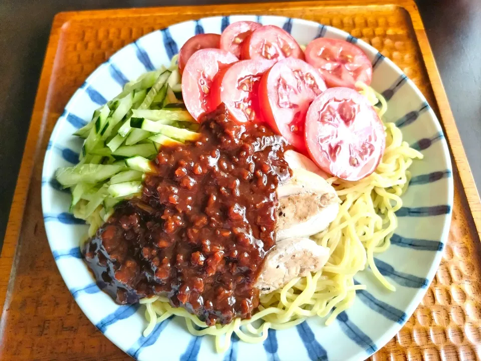 ジャージャー麺|vege食堂さん