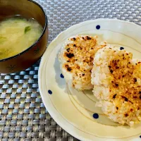 Snapdishの料理写真:つぶみそで味噌焼きおにぎり|kurakusaさん