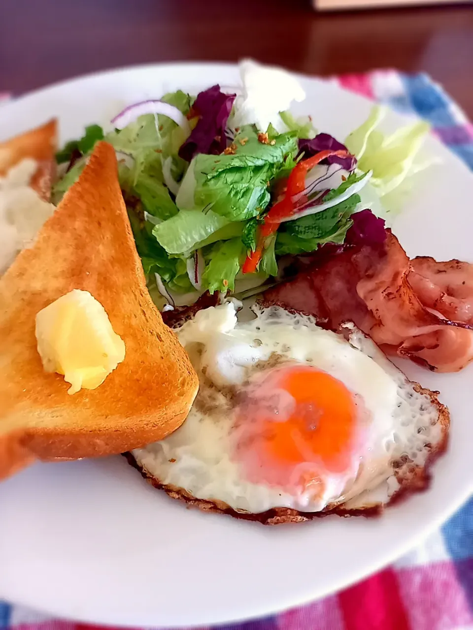 喫茶店のモーニング風。|ぶんぶくさん