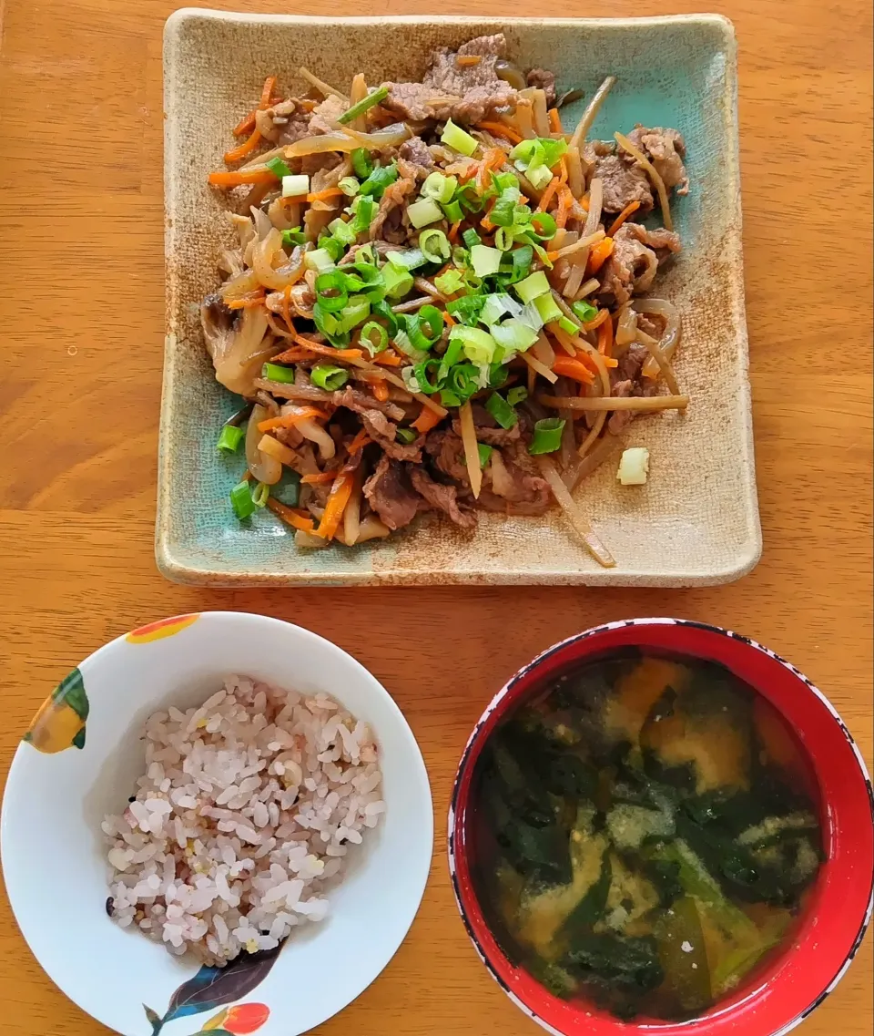 2024 0803　牛肉と野菜のきんぴら　ほうれん草とわかめのお味噌汁|いもこ。さん