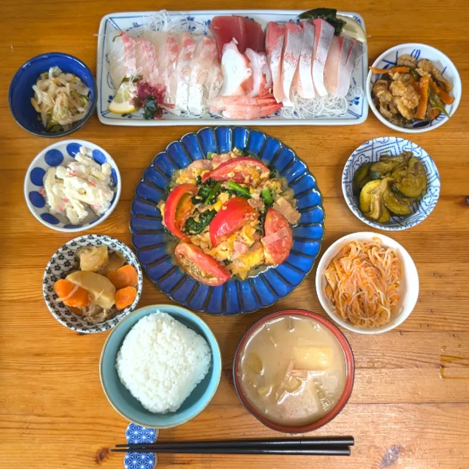 晩ごはん🥢小松菜とトマトのオイスターソース炒め＆お刺身🐟|まゆめろさん