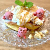 Snapdishの料理写真:カービィがたくさんキャラメルバナナパンケーキ♡|りんさん