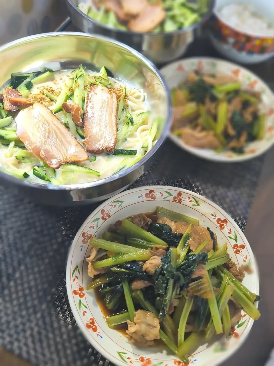 クリーミー冷しうどん＆小松菜とセロリと豚肉のポン酢炒め|テケテケさん