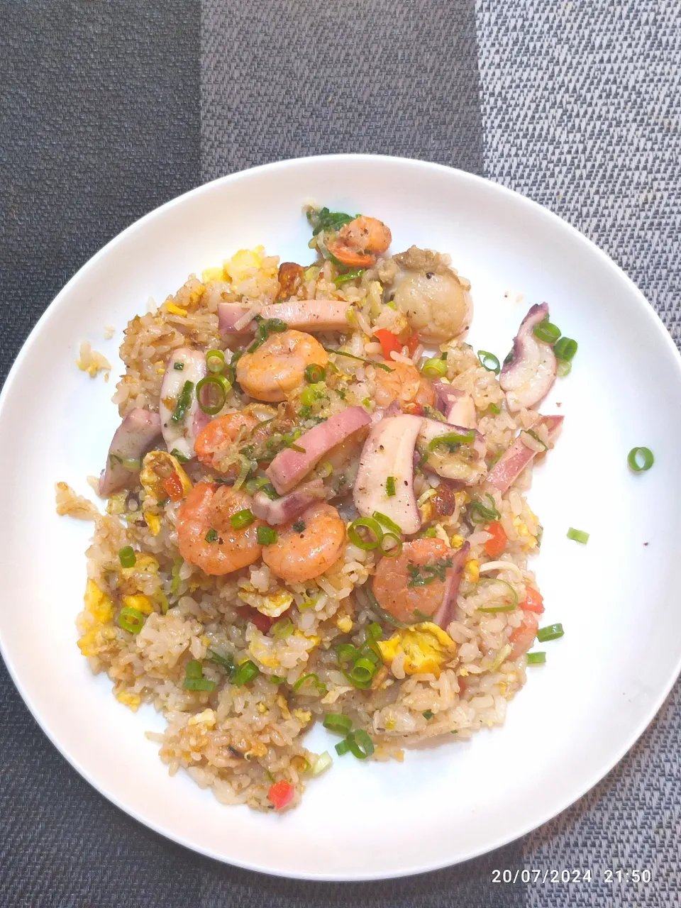 Snapdishの料理写真:Arroz Chaufa con Mariscos (Arroz frito chino) Perú|Juan Yabikuさん