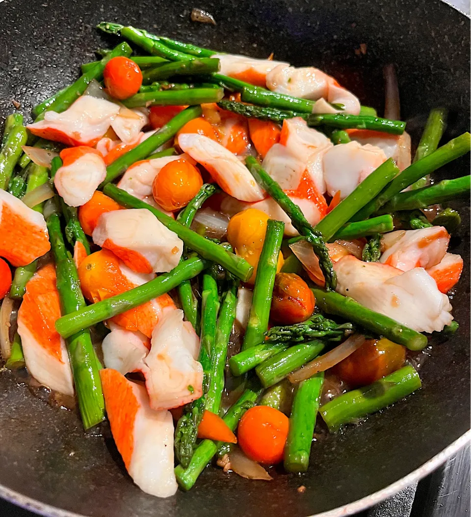 Snapdishの料理写真:Stir-fry asparagus & crab in oyster sauce|🌺IAnneさん